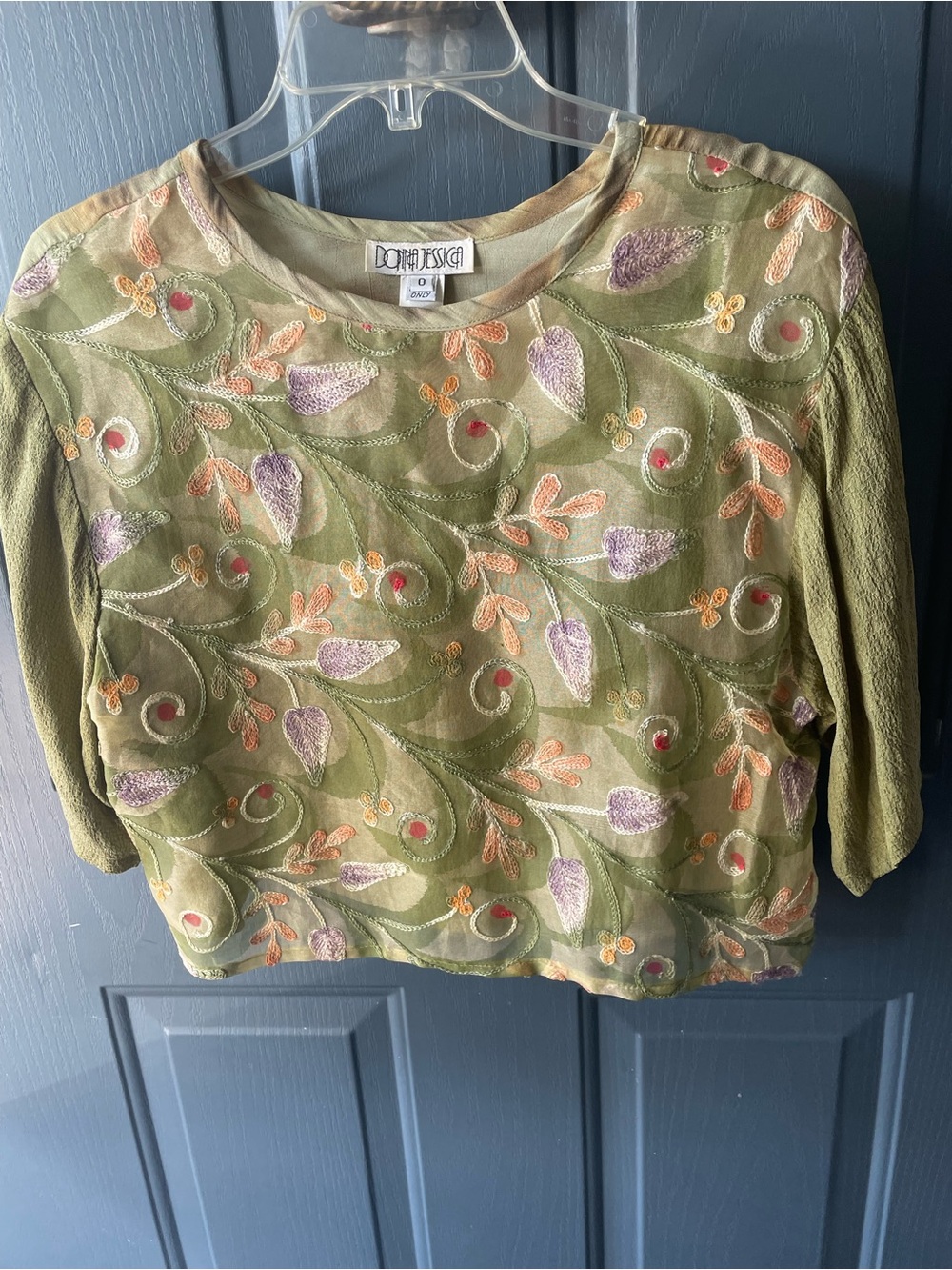 Donna Jessica Green Embroidered Floral Crop Top with Pastel Accents